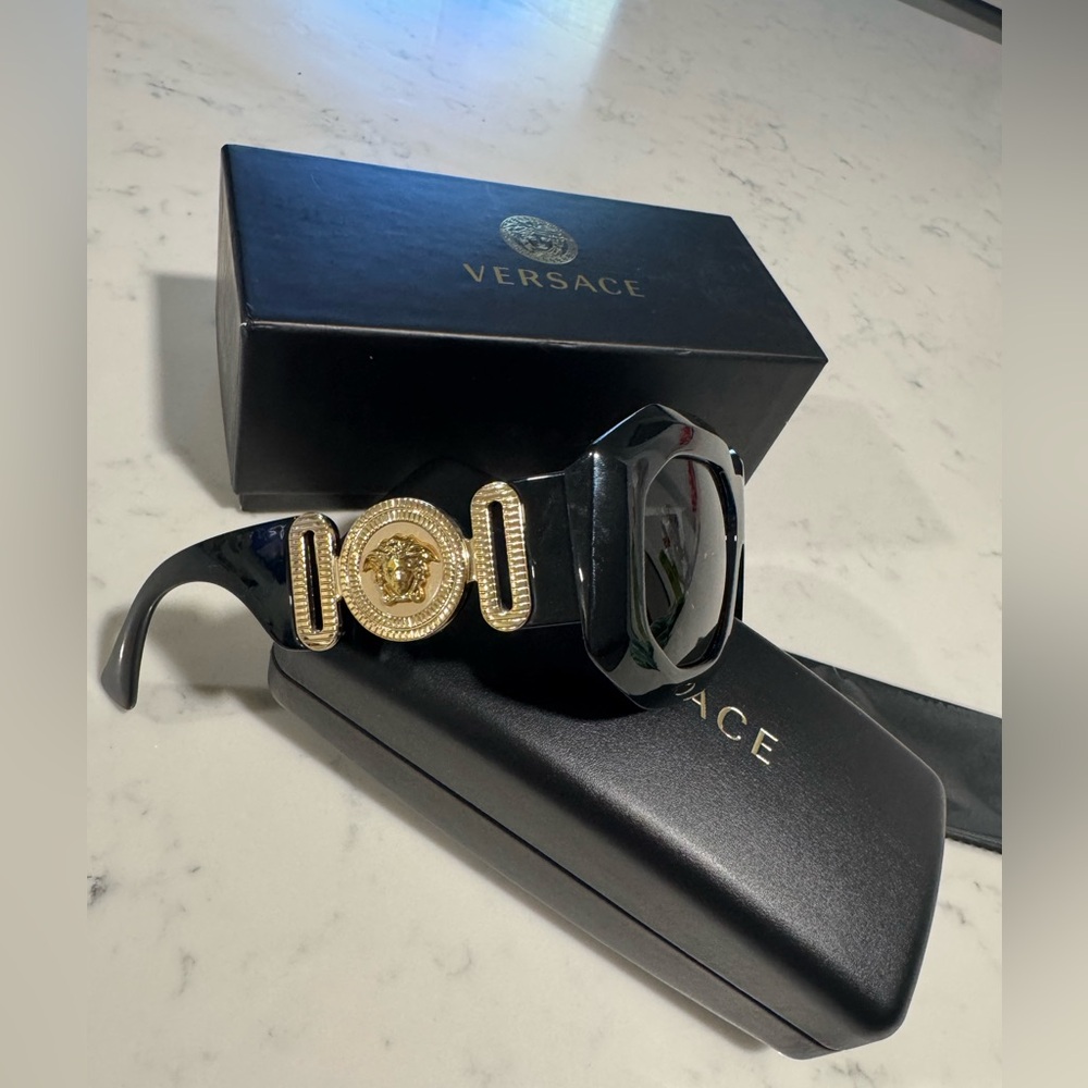 ONE DAY SALE✨
SALE✨Versace Black and Gold Sunglasses Modern Design - Picture 7 of 16